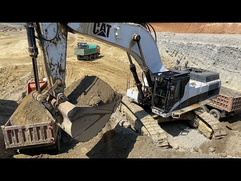 Caterpillar 375 Excavator Loading Trucks