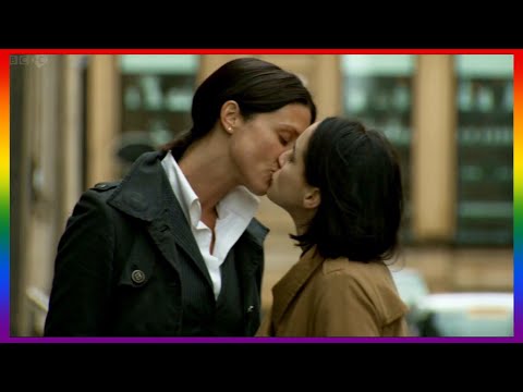 Heather Peace ❤️ Sam & Cat 💋 Lesbian kiss