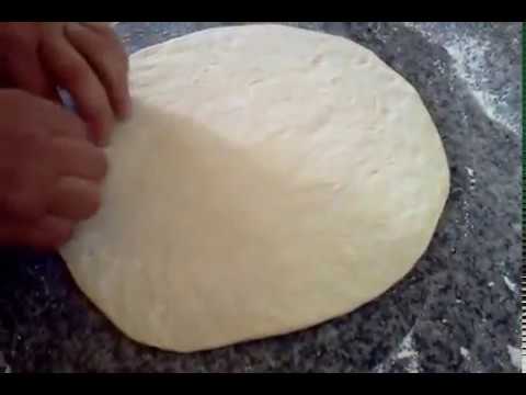 Razvlačenje testa za picu by pizza maestro "POP"   http://kakosepravipizza.blogspot.rs/