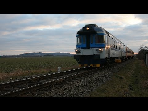 854 032-0 Jarča a 854 009-8 na přejezdu ve Veselé s pěkným pozdravem 18.2.2018