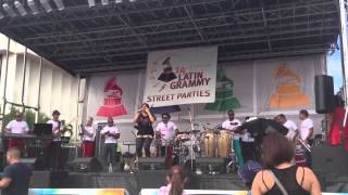 Leslie Cartaya - La candela (Latin Grammy street party 2013)