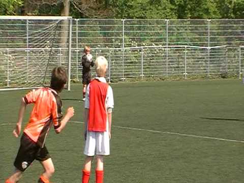 VV De Meern F7 - Toernooi RCL 23 april 2011 goede redding Jens