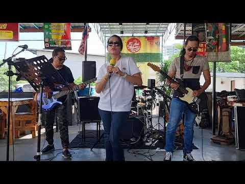 Goyang Inul cover by Ayu Hadi, Arcid Ekamatra drummer , Lan Taroo lead guitar, Wan Metalasia basist