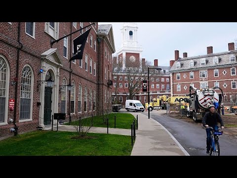 Video Thumbnail: Harvard-Universität verklagt Trump-Regierung, um Einfrieren der Gelder zu stoppen