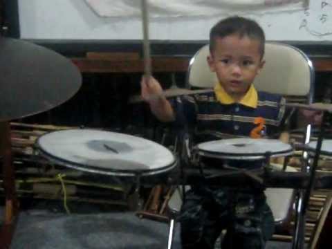 Drum Master-Purwa Wira Wishwapanika (Kaka)-solo drum.By: Cace Hap