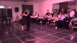 INES MUZZOPAPPA y DANTE SANCHEZ bailando el tango CHIQUÉ en FLOREAL MILONGA