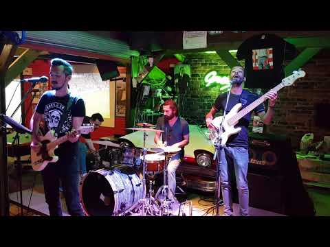 Voyn - 19. Pretty Woman