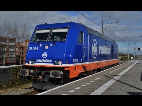 Doorkomst Raildox 76 110 op Station Almere Oostvaarders