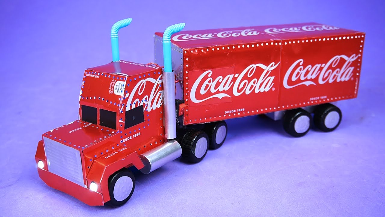 Increíble Camión de Navidad da Coca Cola Iluminado hecho con latas de refresco