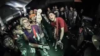 Download lagu Stand here alone jangan lupa bahagia Story wa mp3