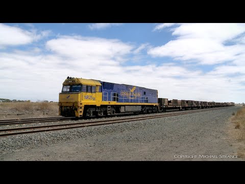 4PM4 With Steel Wagons & Shipping Containers (10/2/2019) - PoathTV Australian Trains & Railways