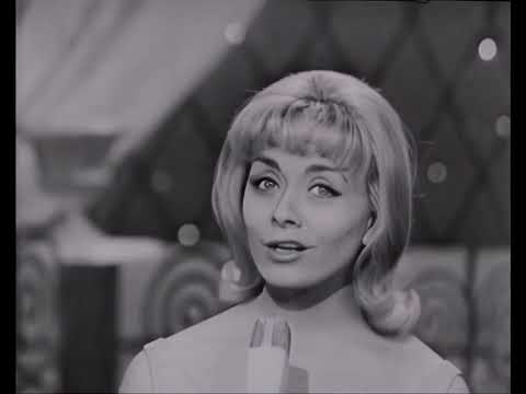 HD | Isabelle Aubret - Un premier amour | France | Eurovision Song Contest 1962