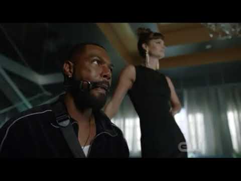 Black Lightning 1x02 Jefferson talks to Lawanda and other parents