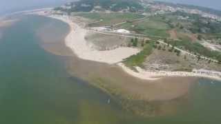 preview picture of video 'Lagoa de Obidos e Foz do Arelho vista do ar'
