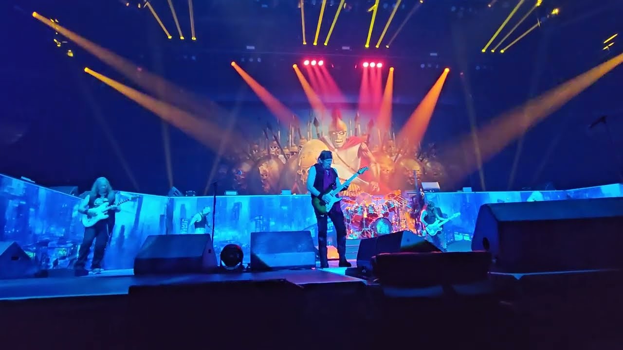Iron Maiden spielte ein Lied auf der Bühne "Alexander der Große"