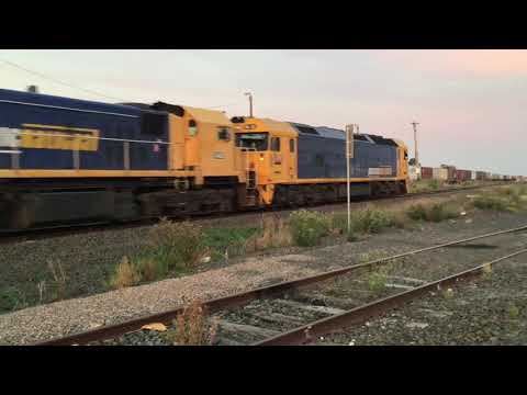 NR23 NR89 and NR47 on 7MP5 Cross BL32 X48 and G523  on 7MC6 at Gheringhap 27/2/2021