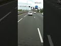 Iemand een aanhanger verloren? Hij staat midden op de snelweg! | RTV Oost