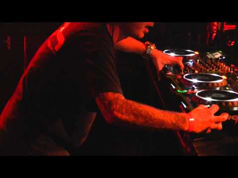 Intuition Winter Festival 2011 - Sean Tyas plays a oldschool tune