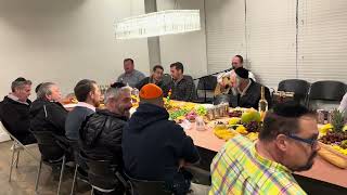 Rav Mota Frank: Tu B’Shvat in Houston, Texas (הרב מוטה פראנק) - התמונה מוצגת ישירות מתוך אתר האינטרנט יוטיוב. זכויות היוצרים בתמונה שייכות ליוצרה. קישור קרדיט למקור התוכן נמצא בתוך דף הסרטון