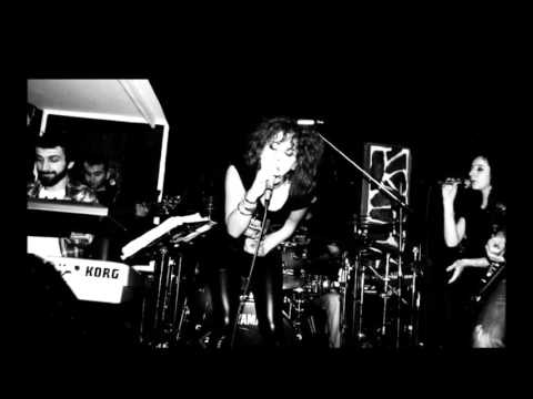 Arzu Akdaş - Gülümse (Sezen Aksu Cover)