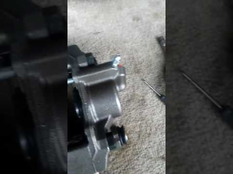 How to rear disk brakes montero sport 99( pins and clips) PART 2