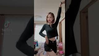TikTok ノーブラ