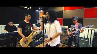 Download lagu D'QUINTO - Yang Terlupakan (Iwan Fals cover) mp3 Download lagu D'QUINTO - Yang Terlupakan (Iwan Fals cover) mp3