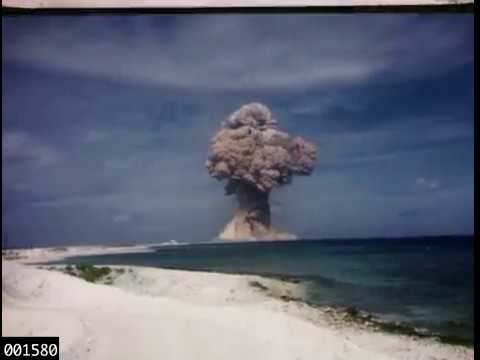 На YouTube появились рассекреченные съемки ядерных испытаний. Фото.