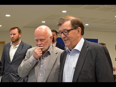 Euroopan parlamentissa Paavo Väyrysen kanssa