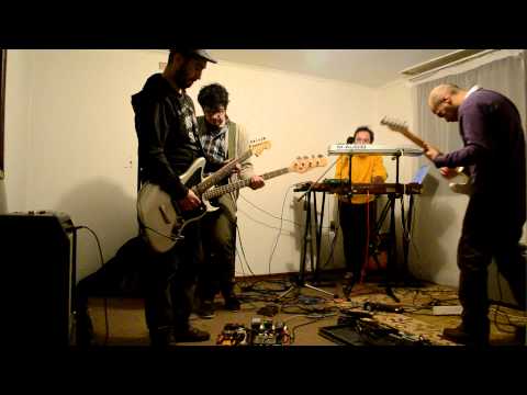 Manos en el Aire - Parece Extraño y Frio