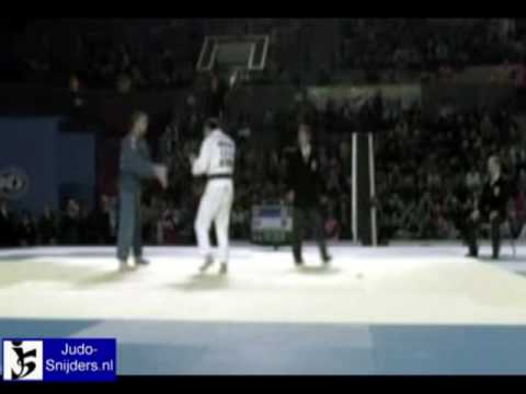 Judo 2009 Tbilisi: Benavente (ESP) - Tsiklauri (GEO) [-81kg].