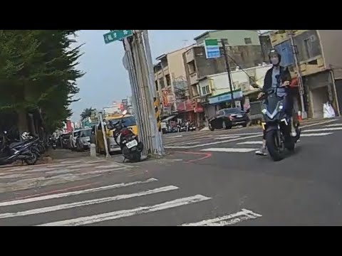 點頭示意後小跑步過去,不耽誤帥哥的時間 | WoWtchout - 地圖型行車影像分享平台