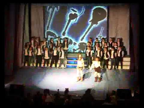 Femijet e Gezuar 2011 - Lorika dhe Engjullusha Cakaj - Jemi motra.flv