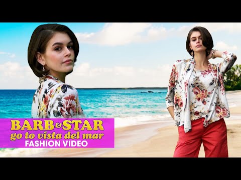 Barb & Star Go to Vista Del Mar (Clip 'Fashion Show')