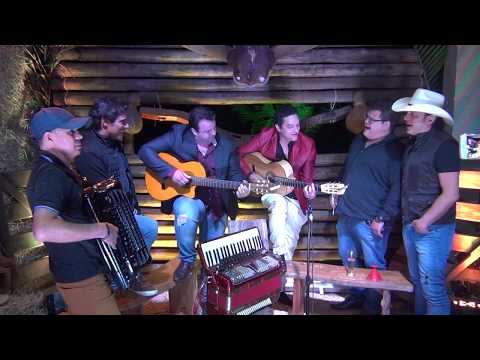 Los Divinos-Guilherme e Santiago Jogado na Rua em Uberlandia.