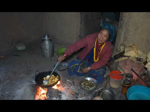Cooking corn and mashed potato vegetables in the village ll village life