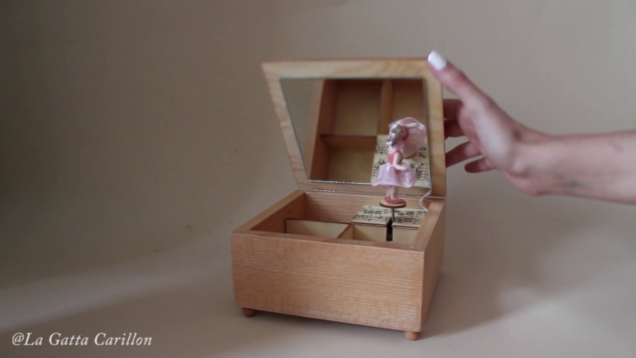 Watch Now Carillon Portagioie con Ballerina in legno personalizzato. Carillon Portagioie con Ballerina in legno personalizzato.