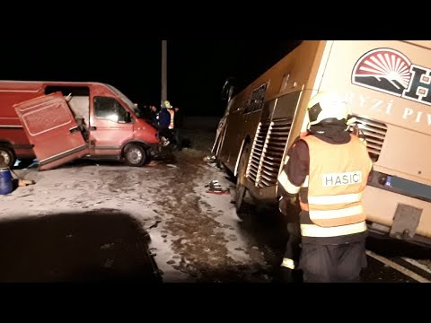 Nehoda vlaku vystřídala nehodu autobusu