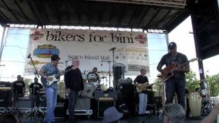 Bernie Williams-Gil Parris Band perform 