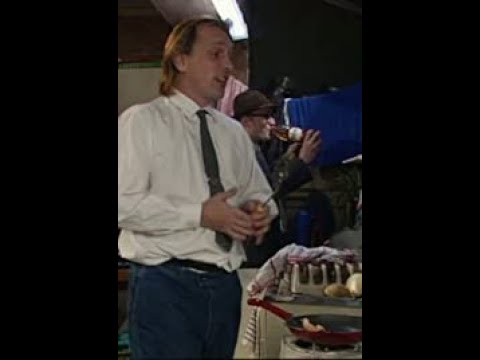 Bottom S01E01 - Fry Up