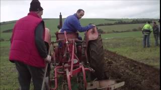 preview picture of video 'Nuffield 460 ploughing away'