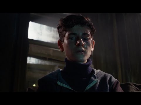 77. Gotham (s2e15). Bruce fights Sonny./Selina tends to Bruce's wounds.