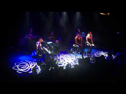 Jarrod Lawson playing Lewis Taylor cover "Right" - Patronaat@haarlem 30 October 2015