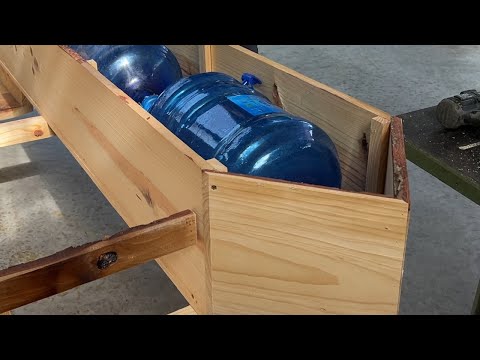 Unique Ideas From Wooden Pallets And Plastic Water Bottles /Build A Unique Boat. Plastic Bottle Boat