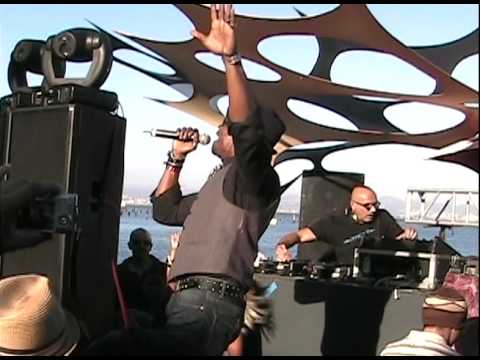 Julius Papp feat. Morrisson at 2nd Sunday 9/12/10 - New Day (Vincent Kwok Mix)