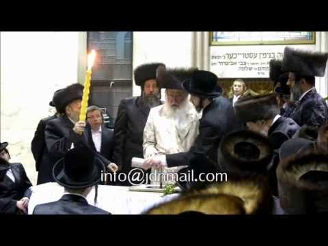 Munkatch Rebbe Making Havdalah Motsoei Shabbos @ Sivan 5774 Yahrtzeit of The Minchas Elazar