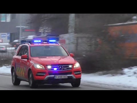 verschillende Ziekenwagen Mug en Brandweer met spoed in Turnhout