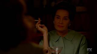 Download lagu Bette and Joan share a drink - 'Feud' - Jessica Lange mp3
