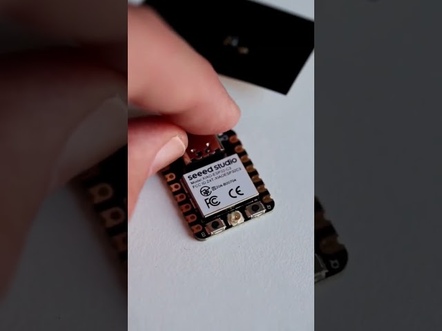 Vídeo relacionado con Seeed Studio XIAO ESP32C3 - Pequeña Placa MCU con Wi-Fi y BLE para escenarios de Control de IoT. Microcontrolador con Carga de batería, eficiencia energética e Interfaz Rica para Aprendizaje