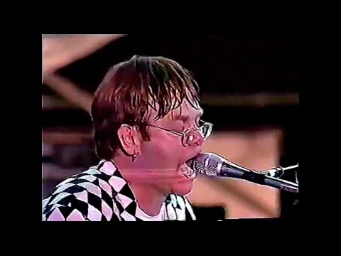Elton John - Funeral For A Friend/Love Lies Bleeding (Live in Rio de Janeiro, Brazil 1995) HD
